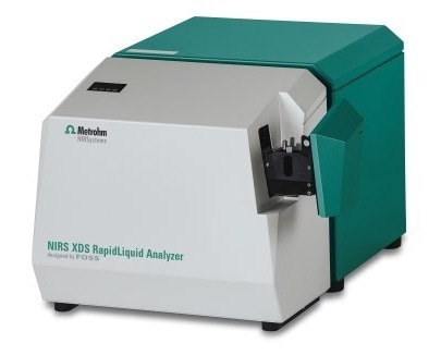 The NIRS XDS RapidLiquid Analyzer was used for spectral data acquisition over the full range from 400 nm to 2500 nm.