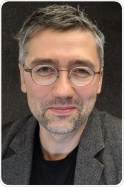 Professor Dennis Yi Tenen