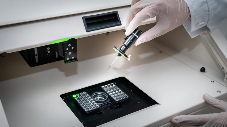 Compact Desktop Device–Piezo Head for smooth experience