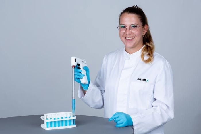 Dispense serological pipet volumes repeatedly with the PIPETBOY GENIUS