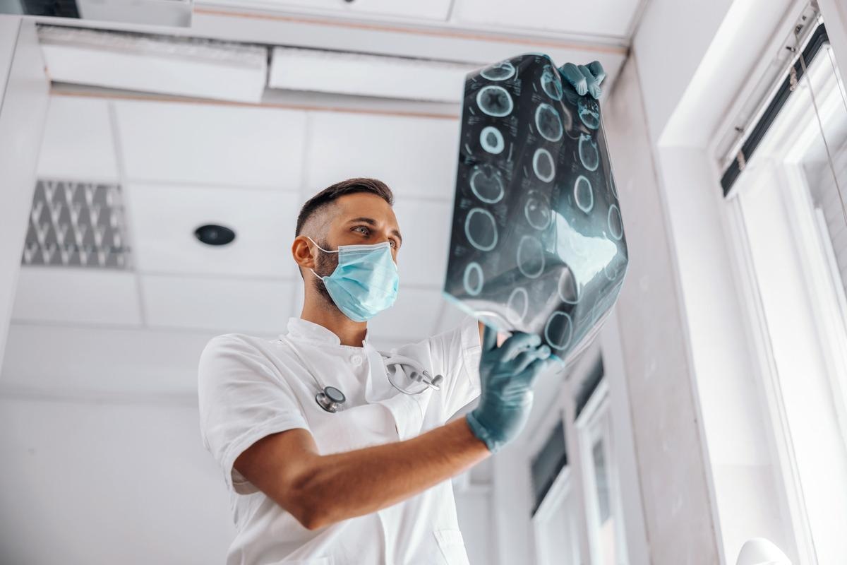 Study:Brain Injury in COVID-19 is Associated with Autoinflammation and Autoimmunity. Image Credit: Dusan Petkovic/Shutterstock