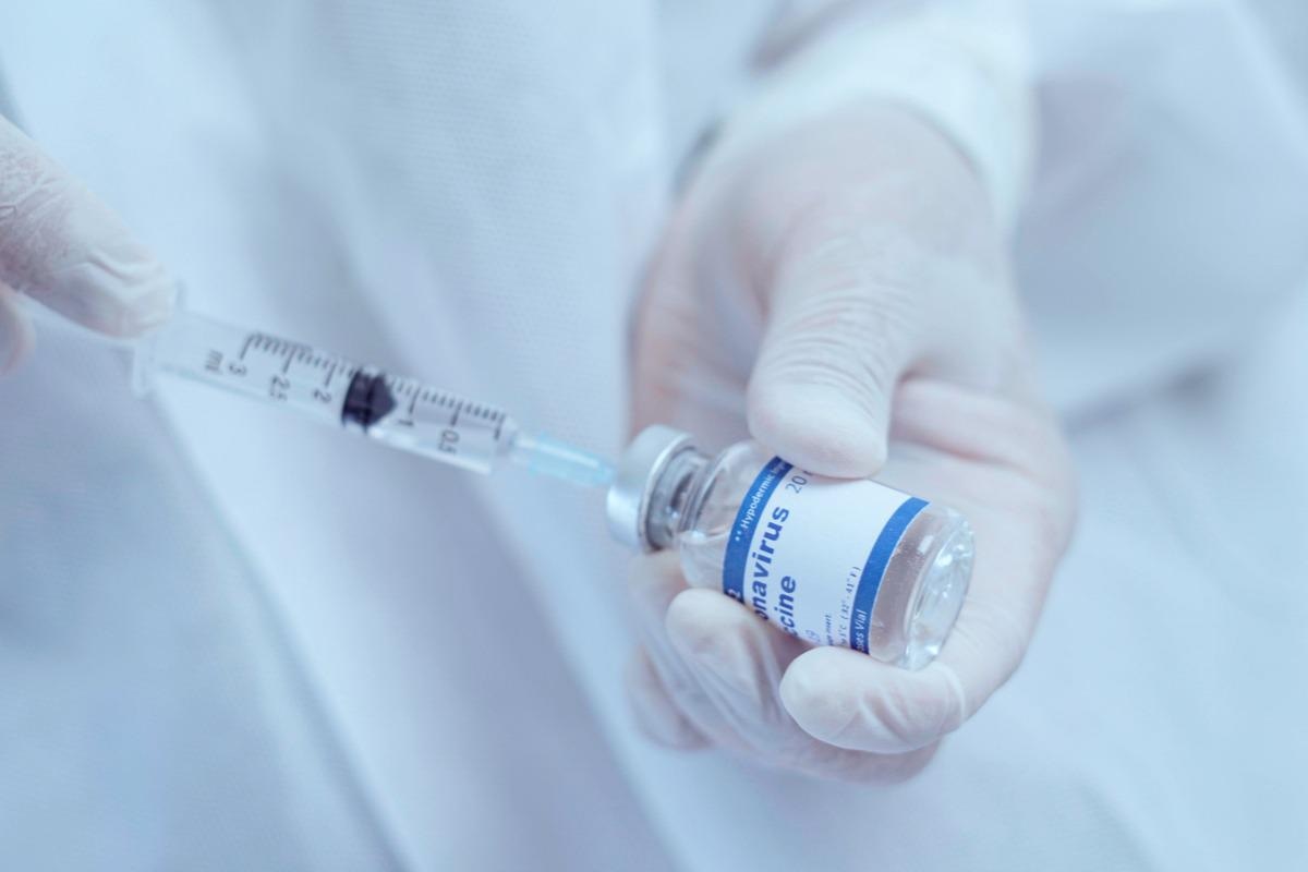 Study: A live-attenuated SARS-CoV-2 vaccine candidate with accessory protein deletions. Image Credit: Pixza Studio/Shutterstock