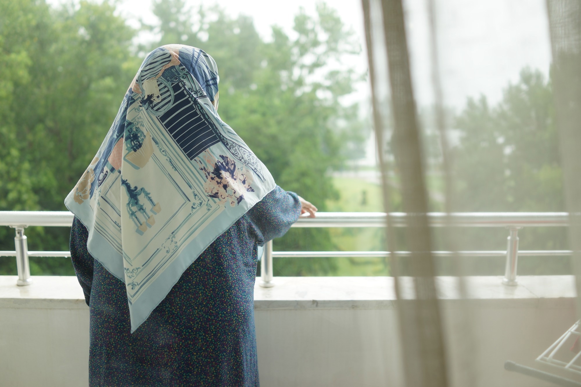 ​​​​​​​Study: Social Isolation, Brain Food Cue Processing, Eating Behaviors, and Mental Health Symptoms. Image Credit: Mansoreh/Shutterstock.com