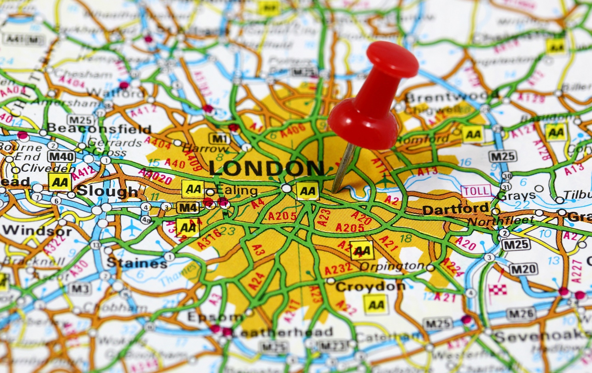 Map with pin point of London in England