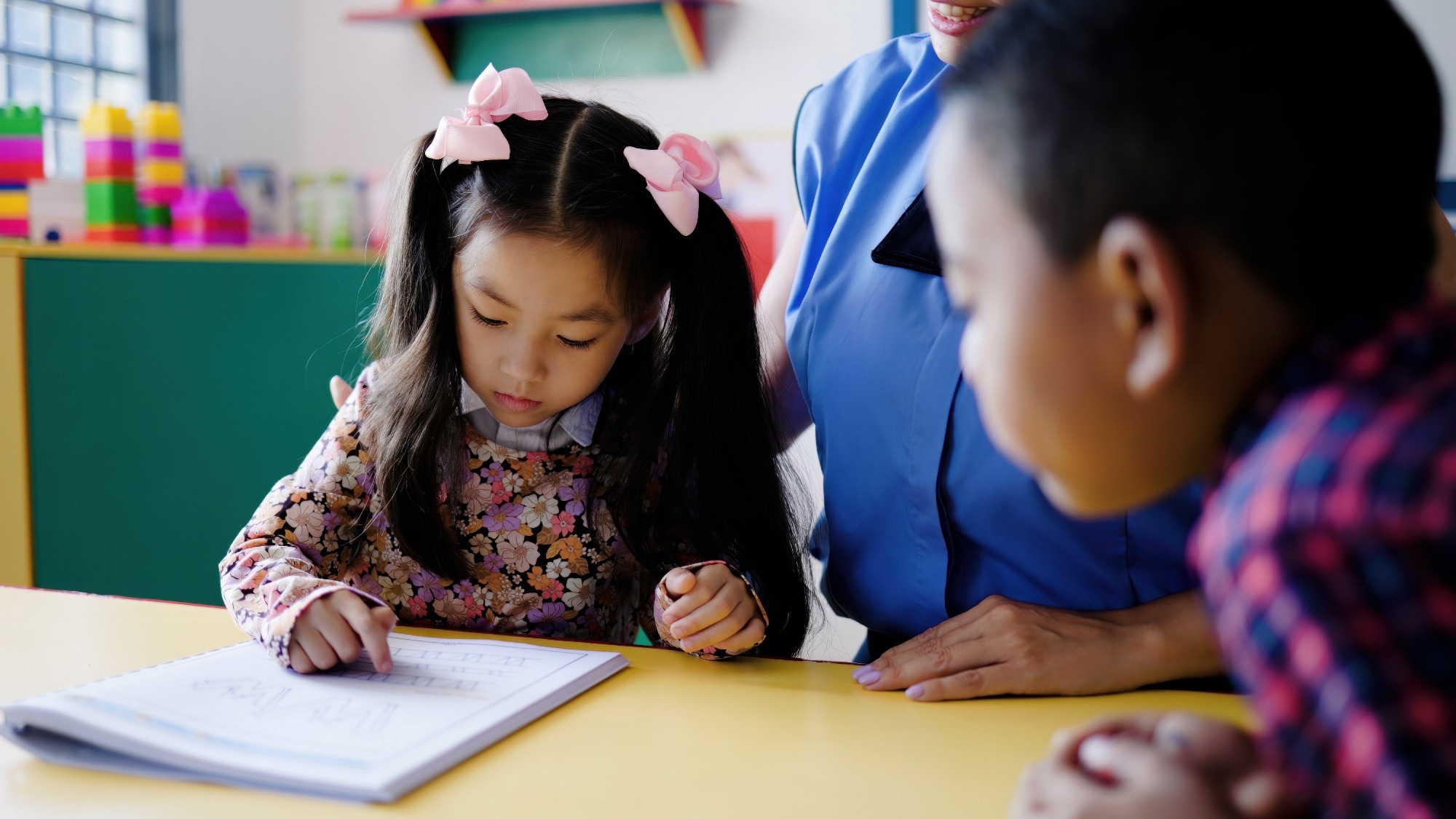 When work and worry collide: the mixed methods exploration of the impact of family work schedules and parental stress on children’s reading comprehension. Image Credit: Nuva Frames / Shutterstock
